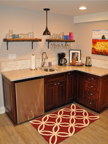 wet bar with quartz counters and tile backsplash