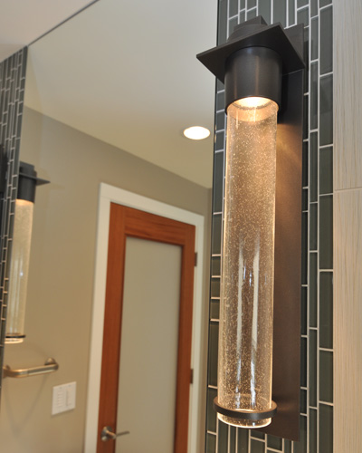 The photo doesn't do the Hubberton forge fixtures justice - these lights positively glow through their seedy glass cylinders. These Iights also appear in the stairwell.