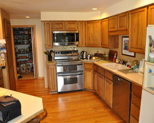 The original kitchen was classic '80s oak cabinets with laminate countertops.  Both had seen much better days.  The wood floors were in need of refinishing and the lighting plan lacked enough lights to illuminate the kitchen properly